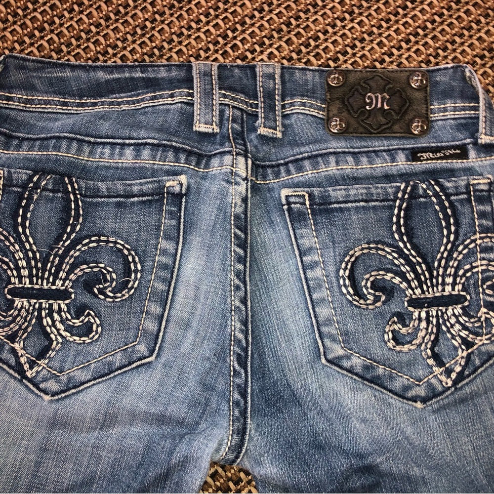 Miss Me Cropped Capri Fleur de Lis Pocket Rhinestone Denim Jeans - Picture 10 of 10